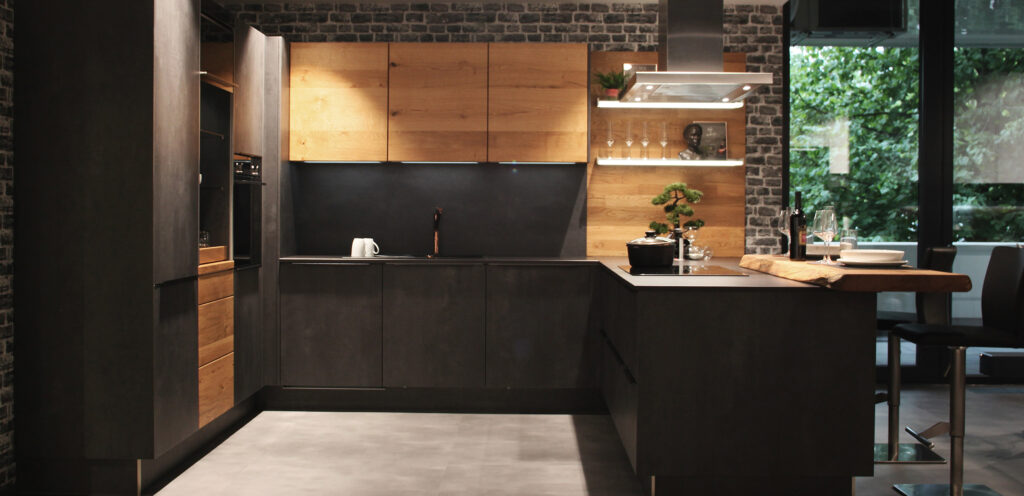 U-Küche mit tollen Holzelementen